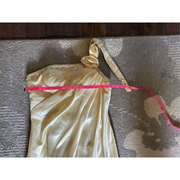 Stunning light yellow strapless gown , lace up back silk feel retails over $300 - Picture 4 of 14